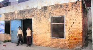 Students refuse classes in unsafe school building